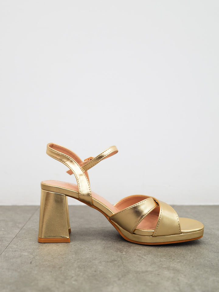 Sandali Oro con Piattaforma e Cinghie Intrecciate