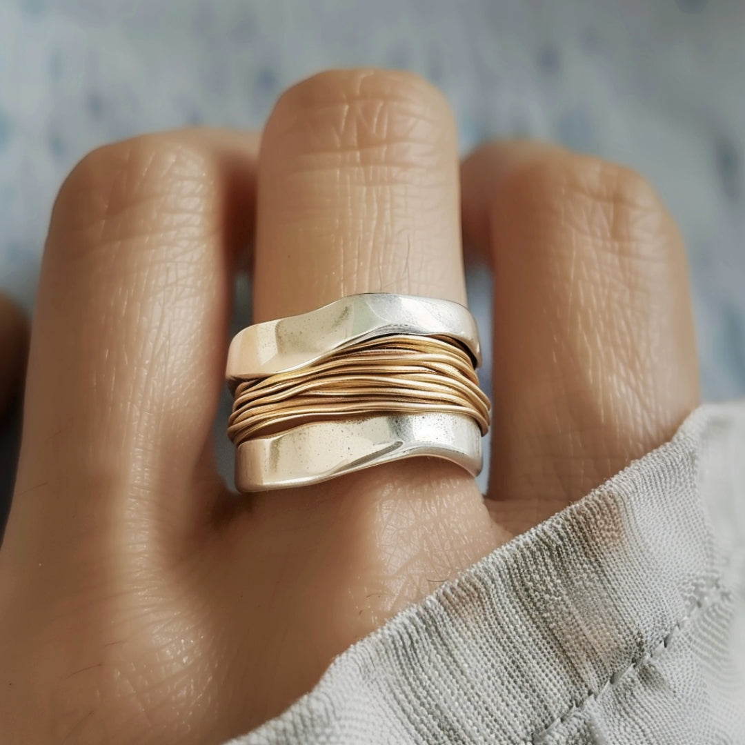 Maria – Anello in argento con fili dorati