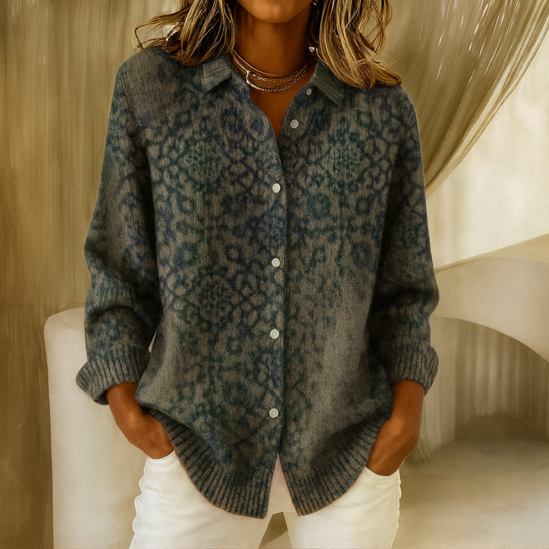 Leandra - Elegante Cardigan Lungo" can be rewritten as "Leandra - Chic Long Cardigan.