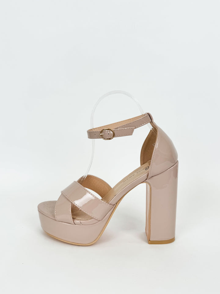 Sandali con Plateau in Pelle Verniciata Nude