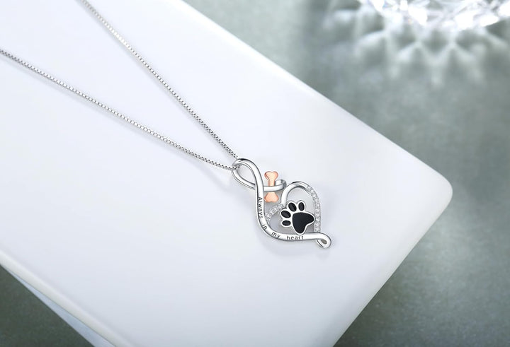 Collana portafortuna con ciondoli a cuore, osso e infinito