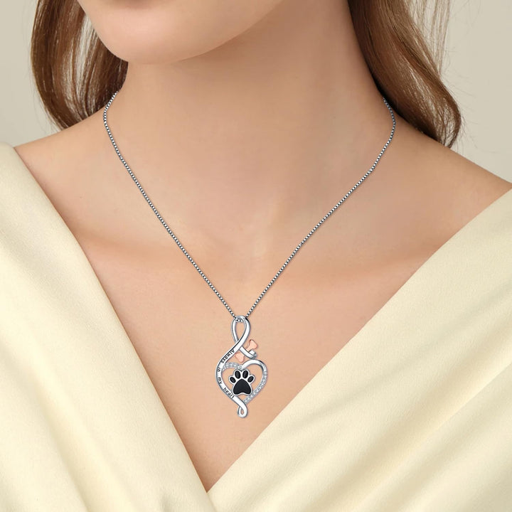 Collana portafortuna con ciondoli a cuore, osso e infinito