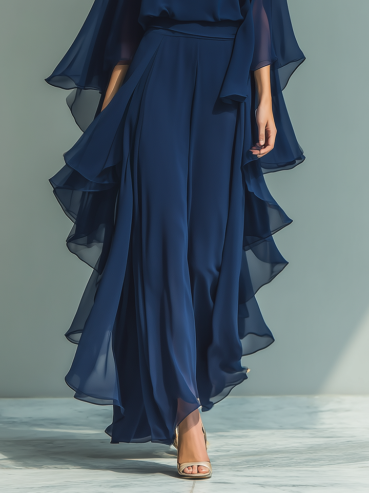 Top blu scuro con pantaloni dritti con volant
