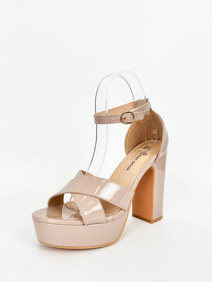 Sandali con Plateau in Pelle Verniciata Nude