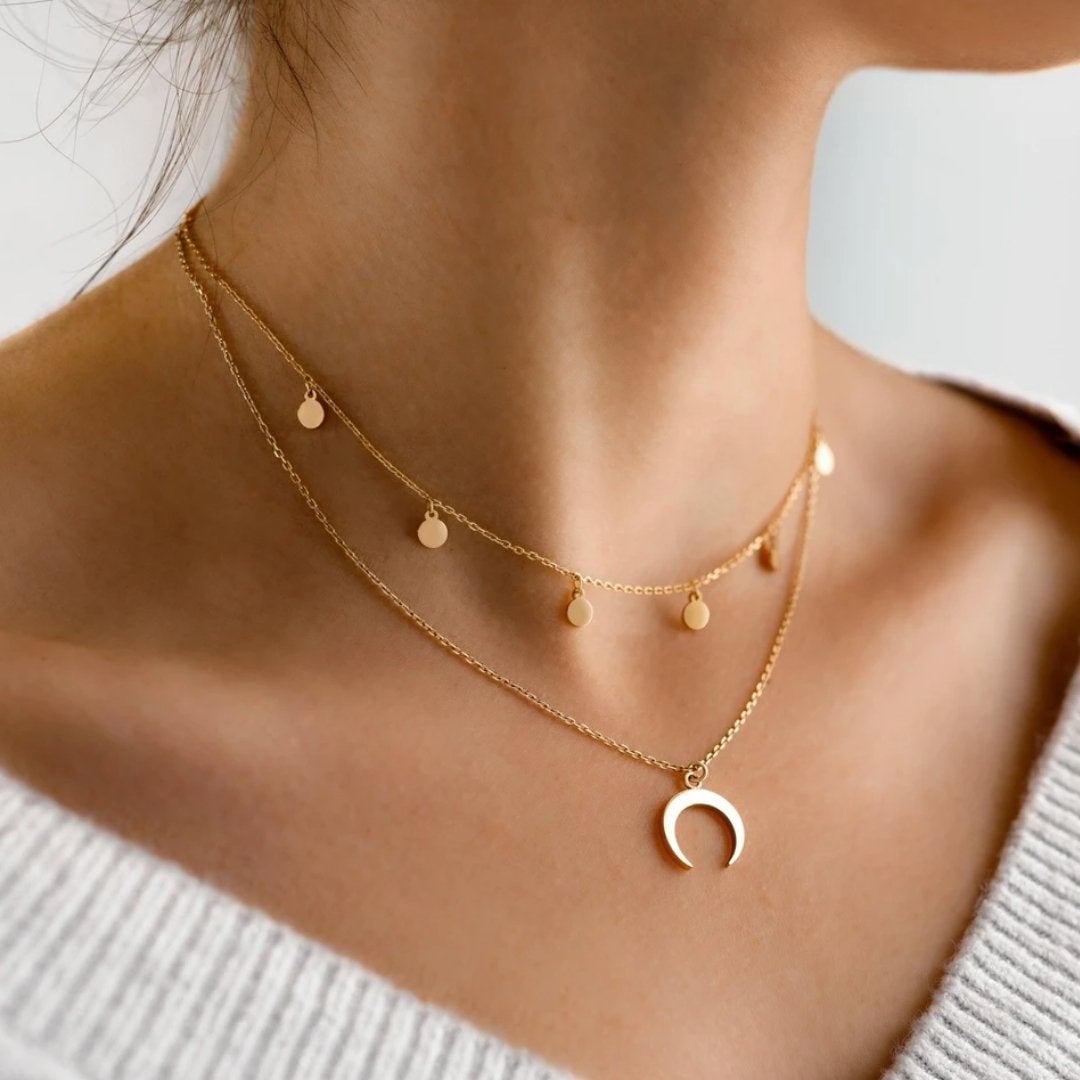 LUNA | Elegante collana dorata con raffinato design lunare
