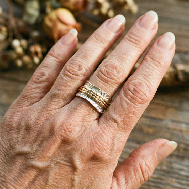 Elegante anello vintage rotante in oro e argento