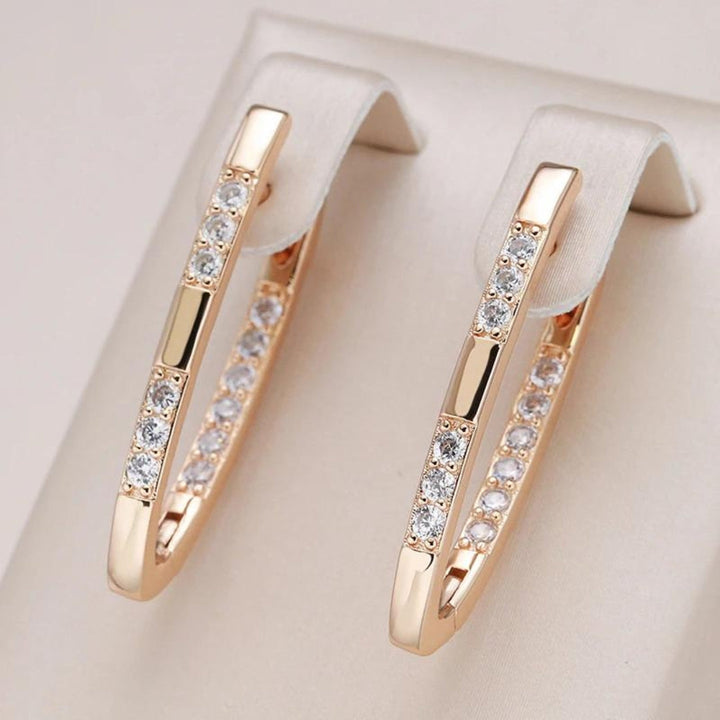 Eleganti orecchini placcati in oro con zirconia
