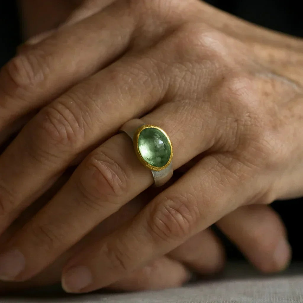 Anello vintage verde con pietra rotonda