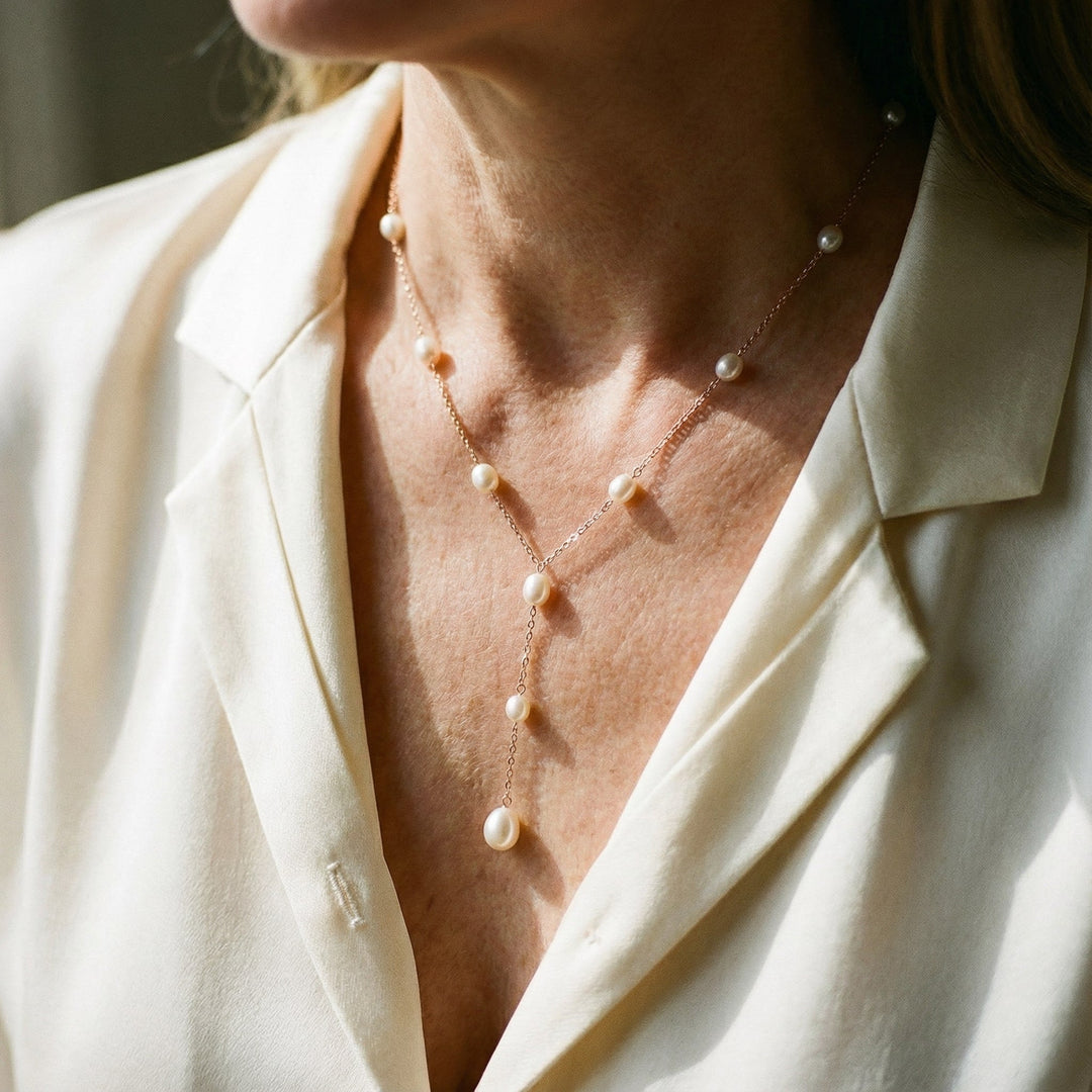 Collana vintage con elegante ciondolo di perla