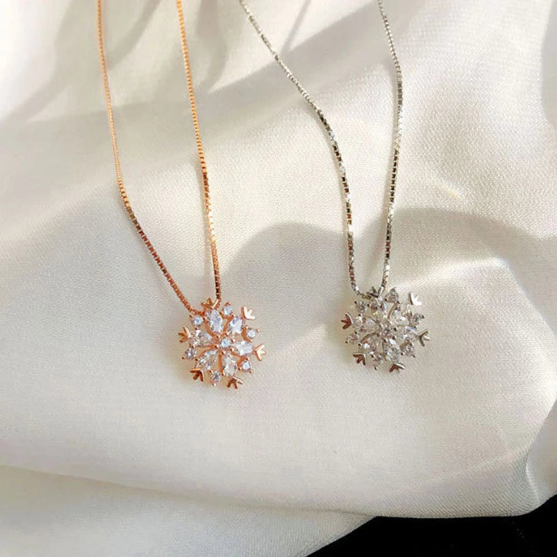 Collana in cristallo con fiocco di neve oro e argento scintillante