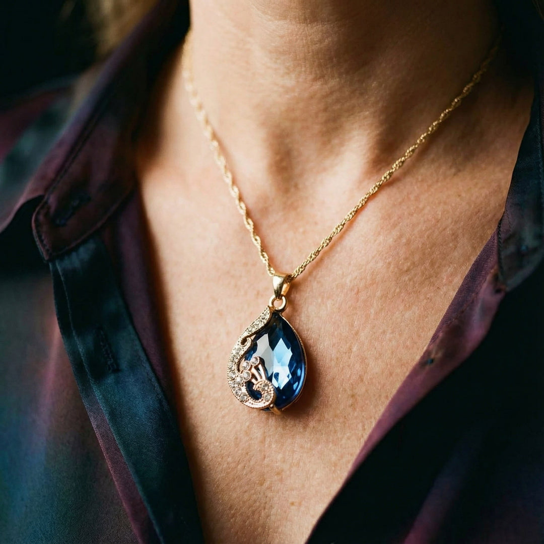 Set collana e orecchini in cristallo blu con finitura oro