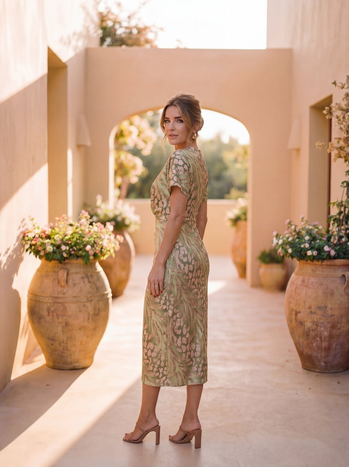 Ema – Sofisticated Summer Glam