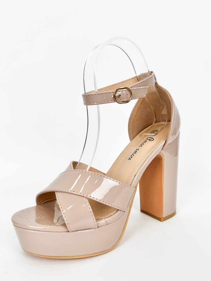 Sandali con Plateau in Pelle Verniciata Nude