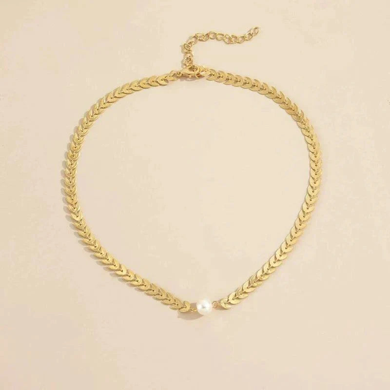 Collana in stile greco con perla color oro
