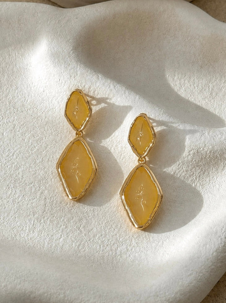 Orecchini a forma di diamante con pietra gialla