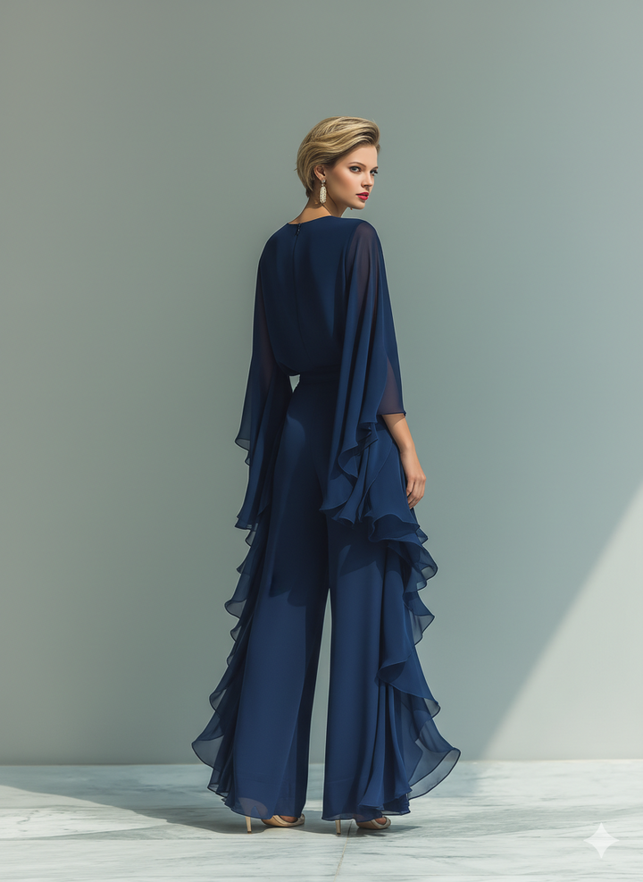 Top blu scuro con pantaloni dritti con volant