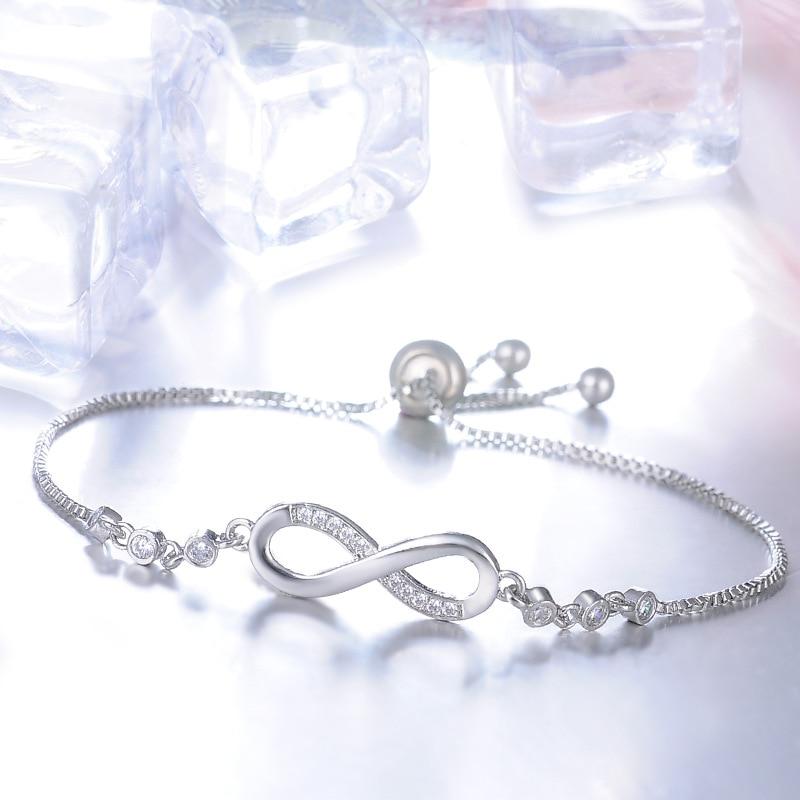 Braccialetto in argento regolabile con motivo infinito