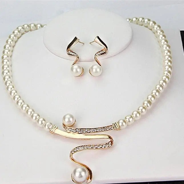 Set collana e orecchini in perle naturali
