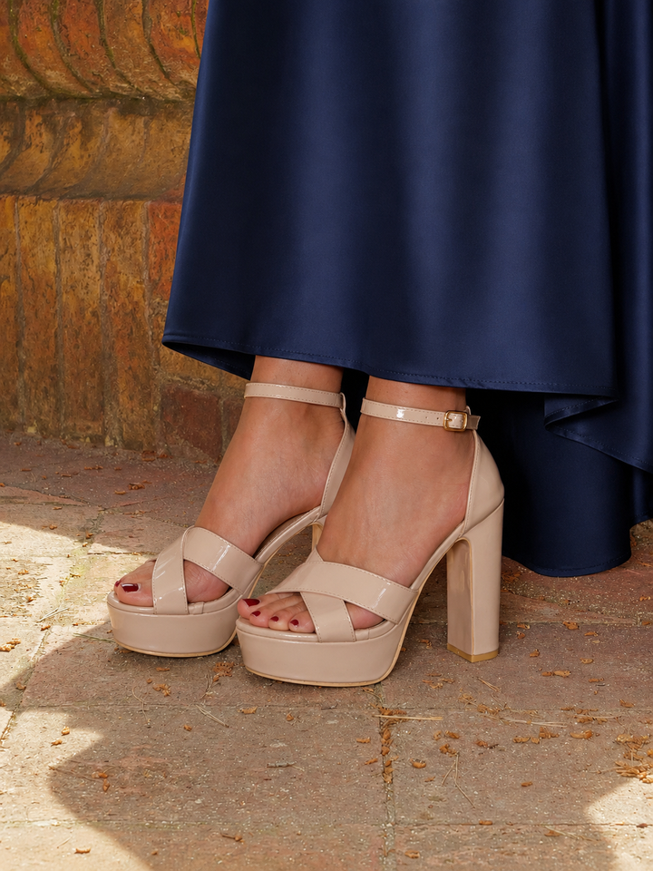 Sandali con Plateau in Pelle Verniciata Nude