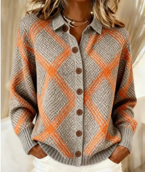 Leandra - Elegante Cardigan Lungo" can be rewritten as "Leandra - Chic Long Cardigan.