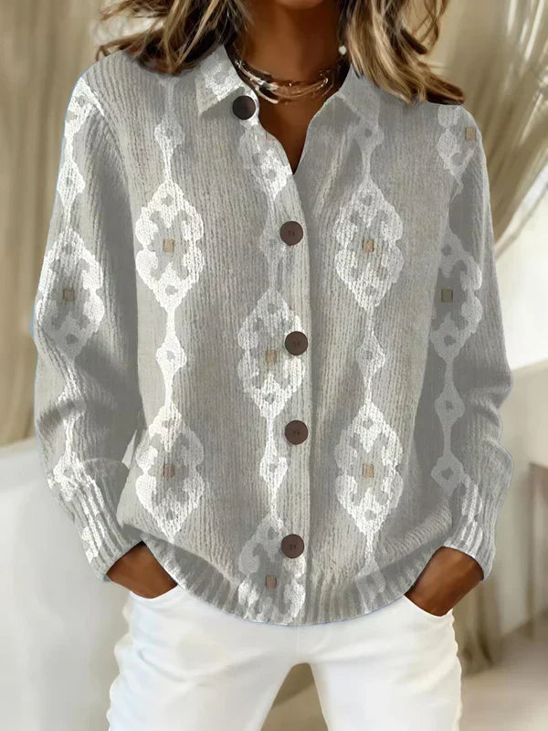 Leandra - Elegante Cardigan Lungo" can be rewritten as "Leandra - Chic Long Cardigan.