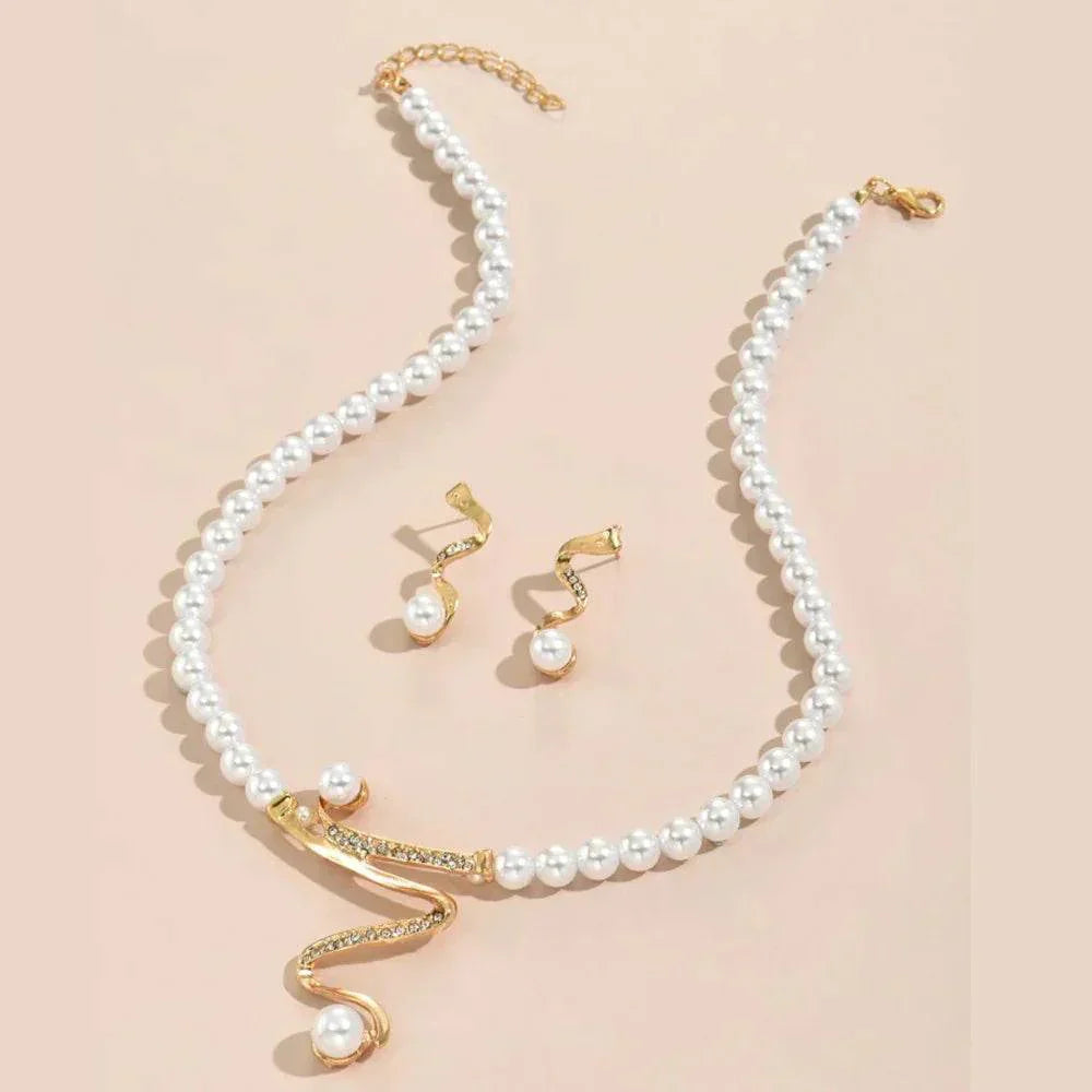Set collana e orecchini in perle naturali