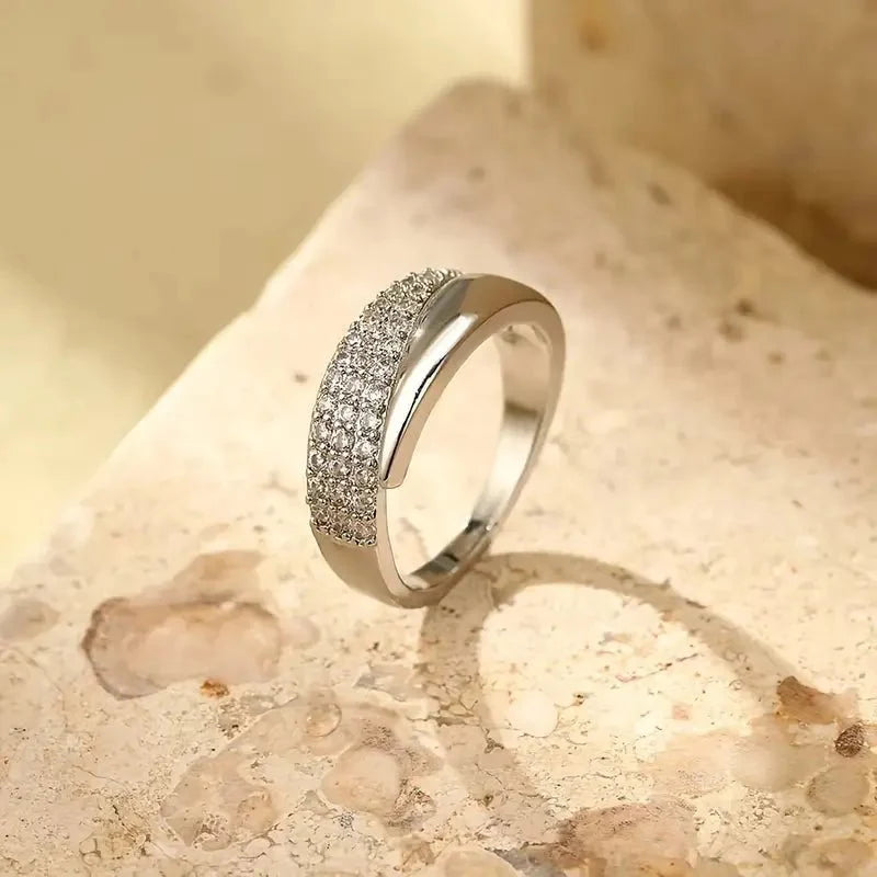 ÉLOÏSE – Anello di Eleganza Eterna