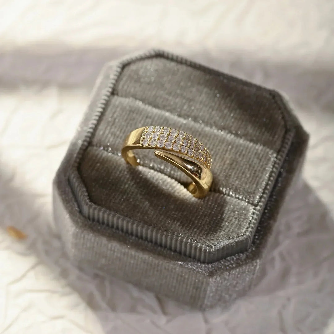 ÉLOÏSE – Anello di Eleganza Eterna