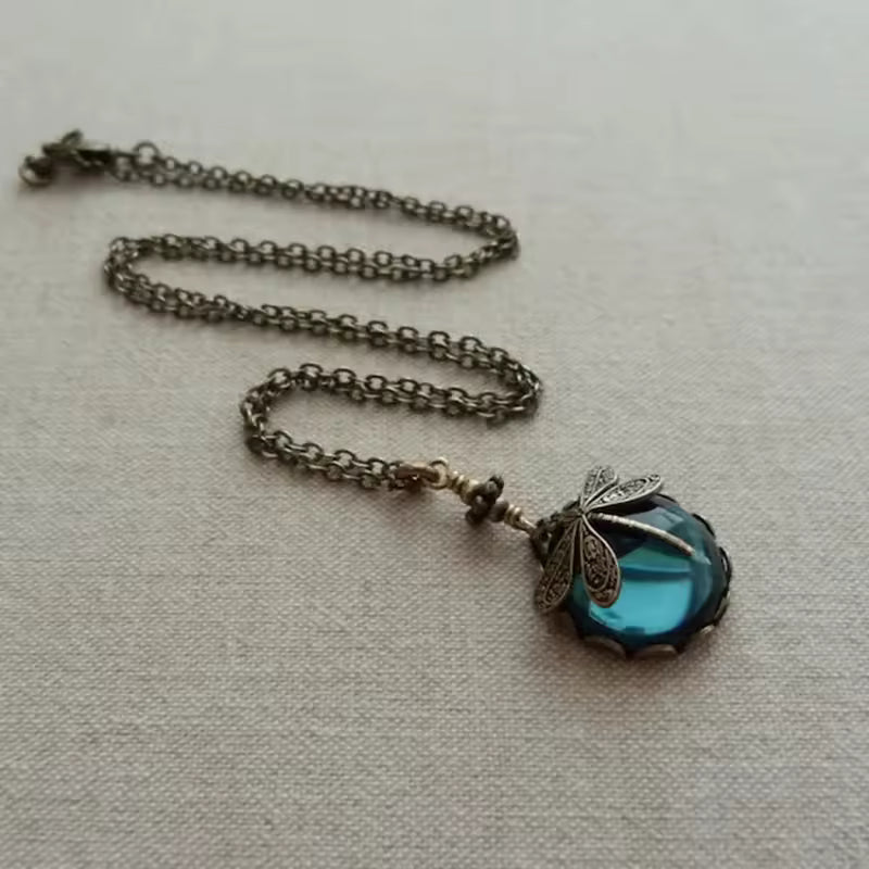 Collana vintage con libellula – Eleganza eterea