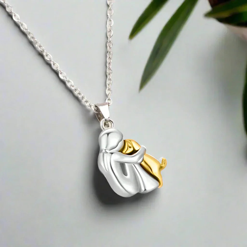 Collana ciondolo abbraccio