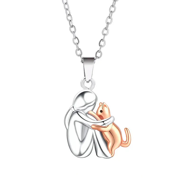 Collana con pendente a forma di gatto che abbraccia