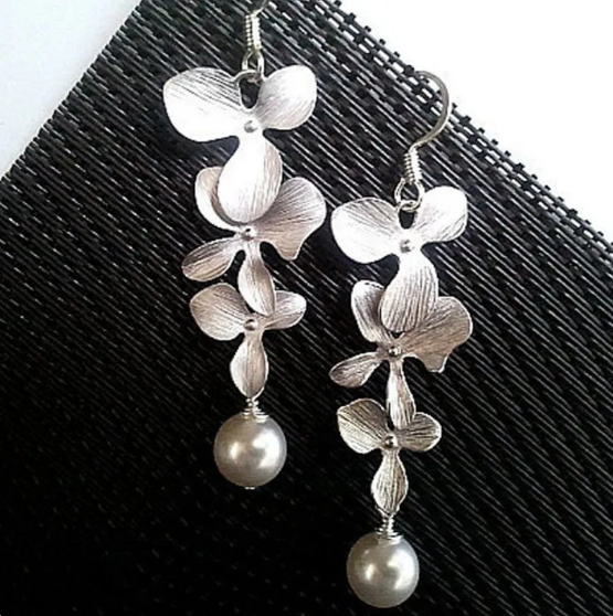 Set collana e orecchini a petali in argento