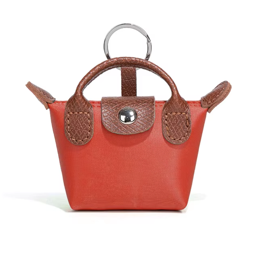 Borsa Longchamp Mini 3 in 1: portachiavi, custodia per AirPods e ciondolo a forma di labbra