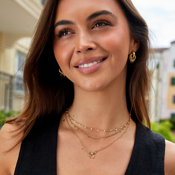 Sabina – Choker dorato delicato con mini perle
