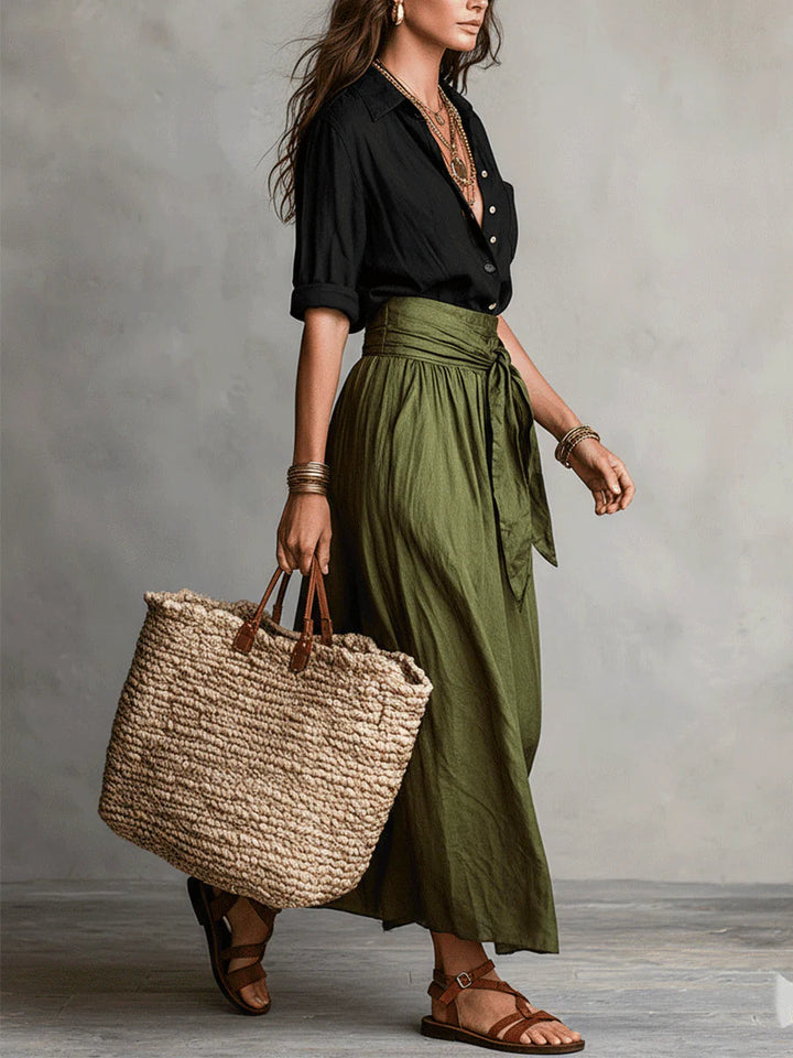 Vera | Camicia nera e gonna oliva