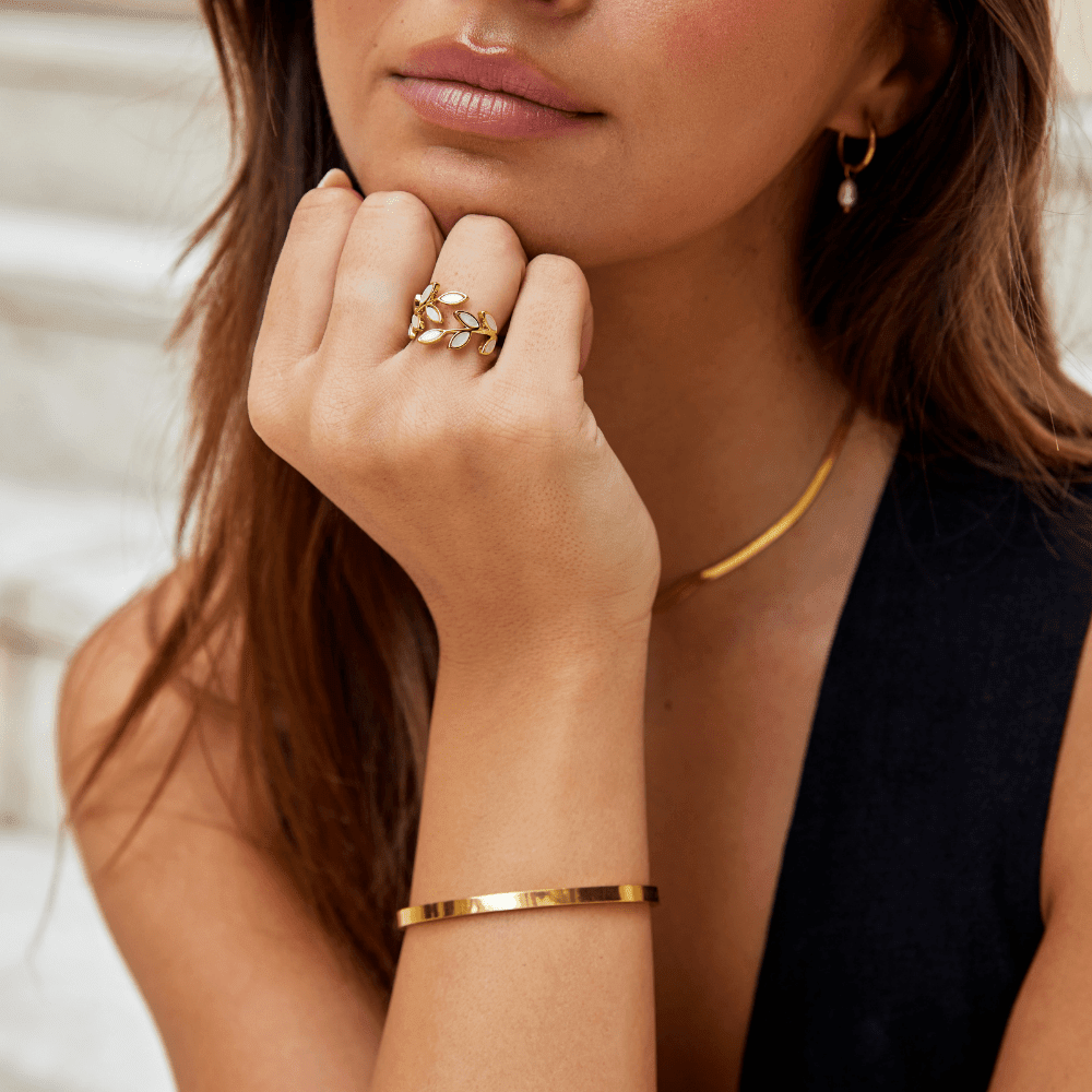 Anello con foglia in oro