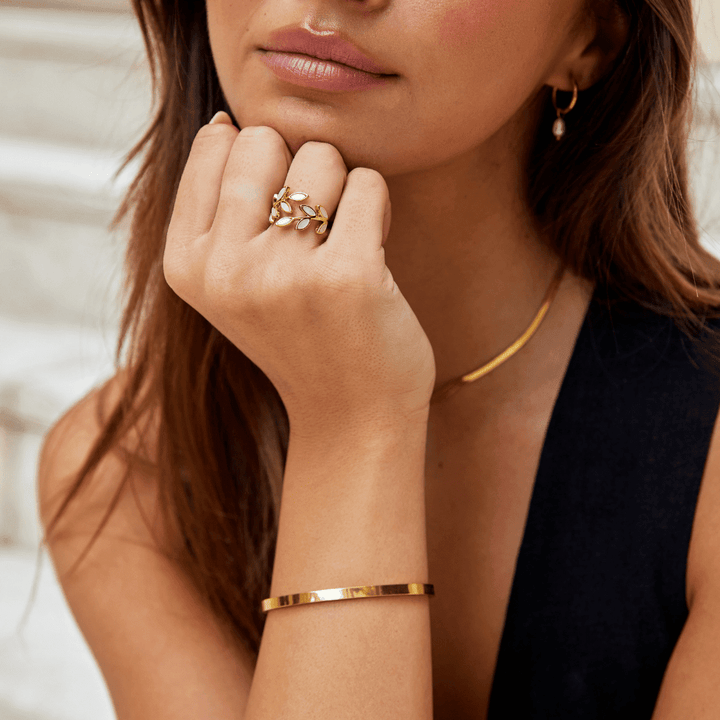 Anello con foglia in oro