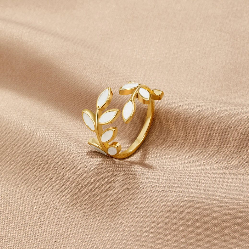 Anello con foglia in oro