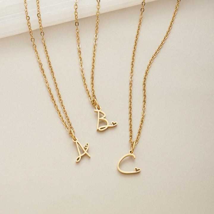 Collana a cuore con iniziali dorate