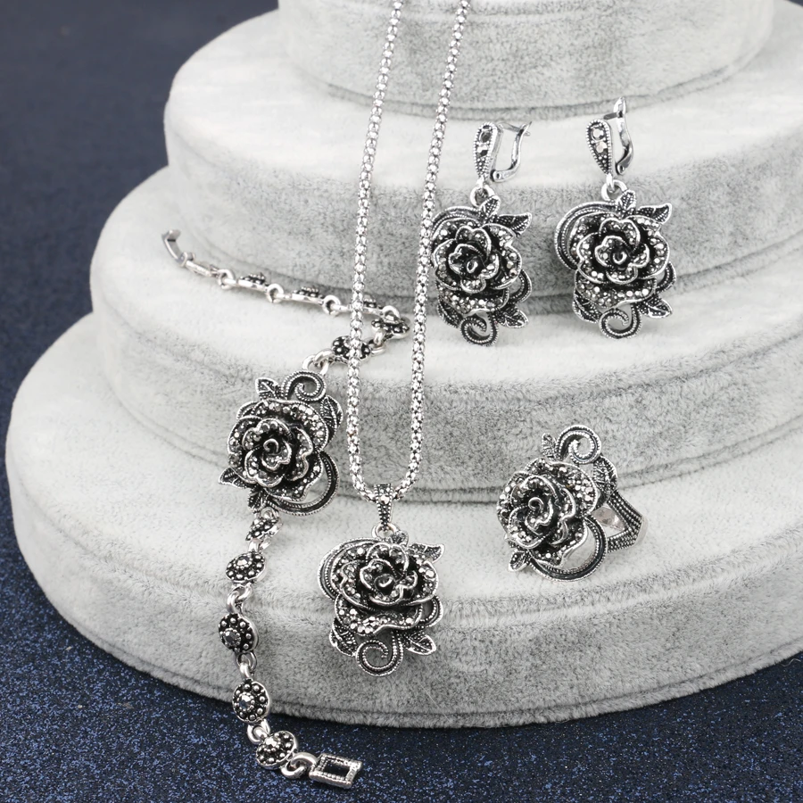 Elegante set in argento con zircone