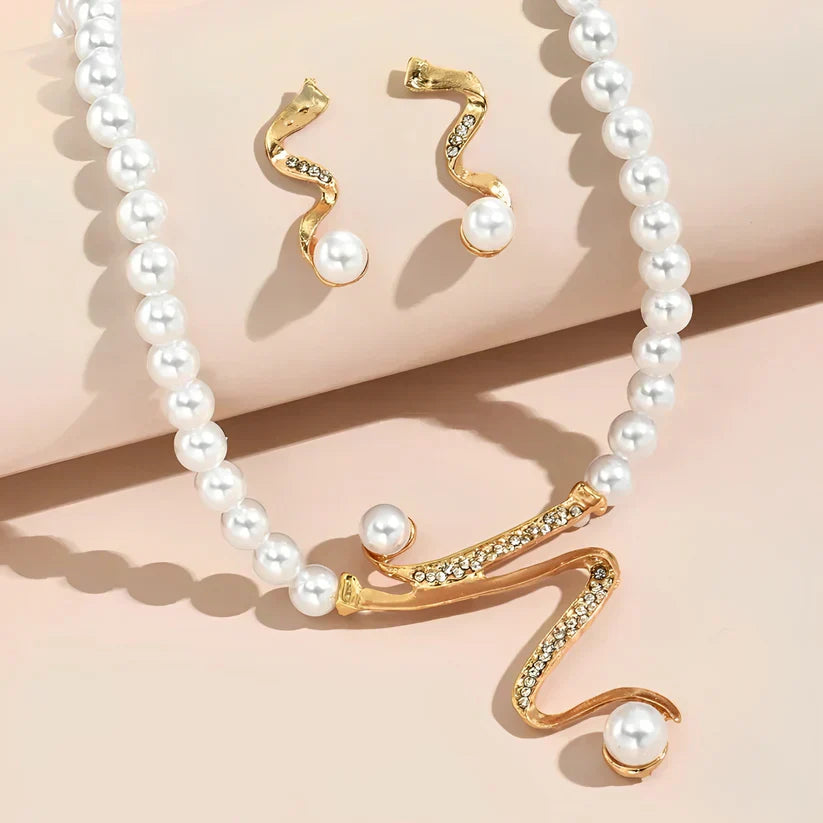 Set collana e orecchini in perle naturali