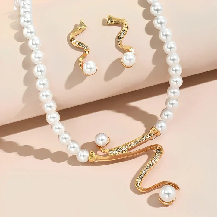Set collana e orecchini in perle naturali