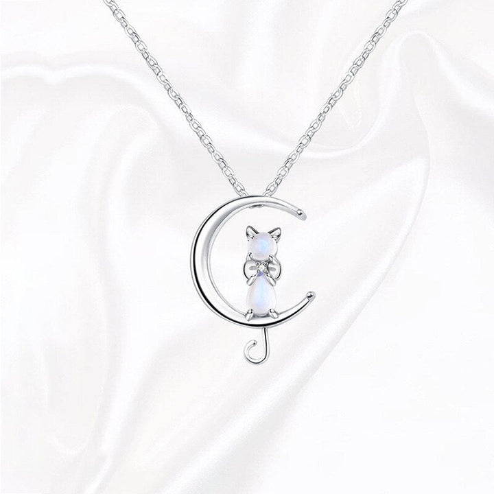 Collana a mezzaluna con pietra di luna e design a gatto