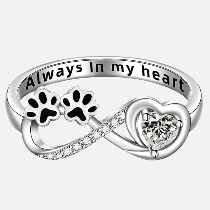 Anello in zirconio con design a cuore infinito