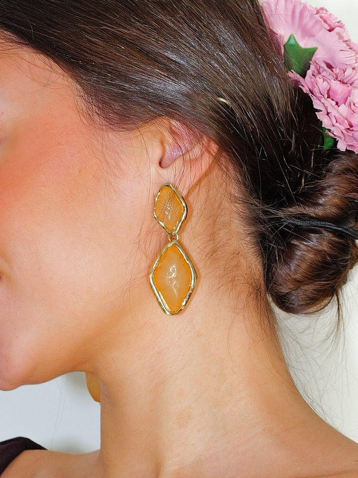 Orecchini a forma di diamante con pietra gialla