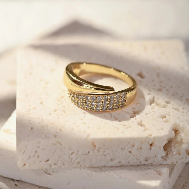 ÉLOÏSE – Anello di Eleganza Eterna