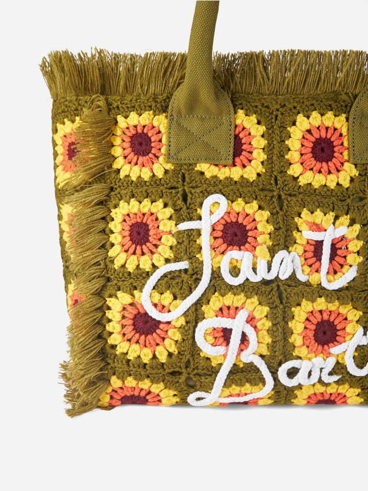 Borsa a spalla all'uncinetto con decorazione floreale
