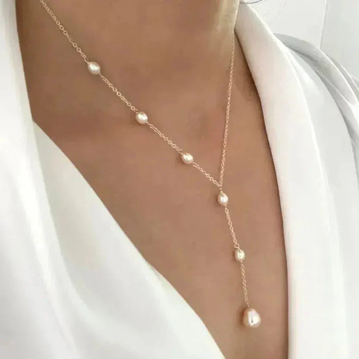 Collana vintage con elegante ciondolo di perla
