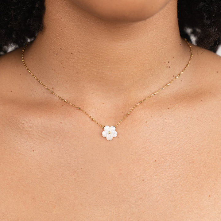 Incantevole Collana di Fiori