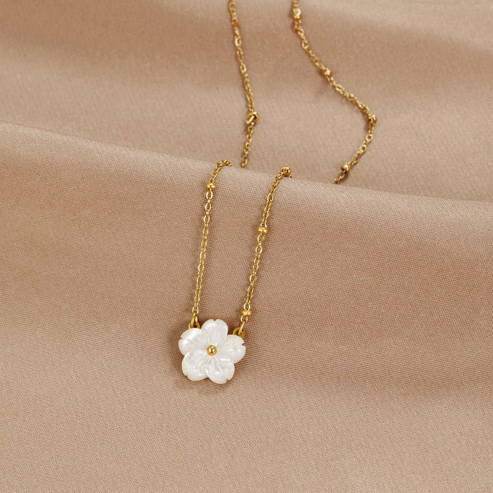 Incantevole Collana di Fiori